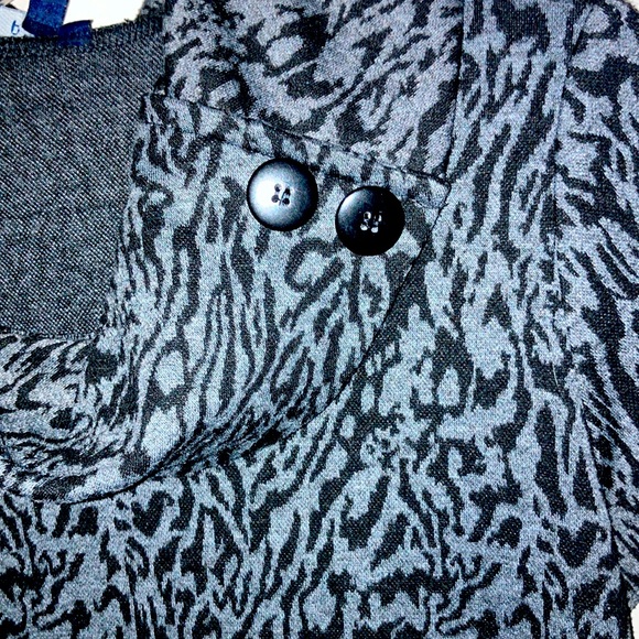 Reitmans Grey Leopard Print Top - Picture 2 of 5